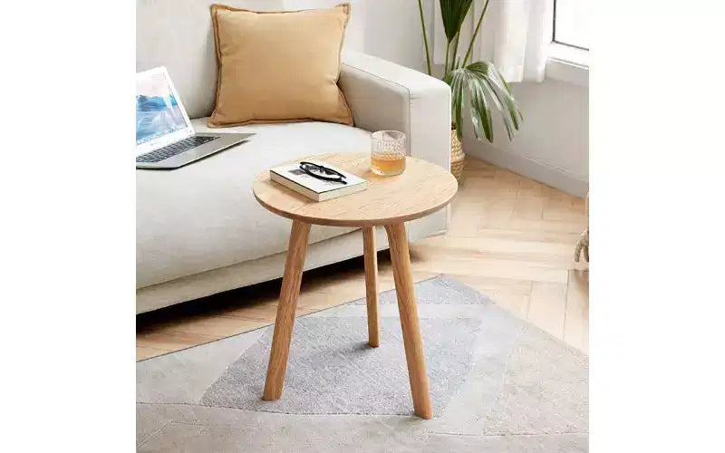 Table d'appoint ronde en bois de chêne massif, petite table à 3 pieds avec patins de protection de plancher, table de chevet polyvalente pour chambre à coucher, table d'appoint pour salon