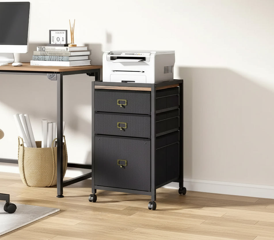 Le classeur à 3 tiroirs est conçu pour organiser les machines de bureau, le papier, les dossiers et les fournitures.