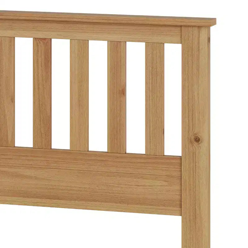Lit en bois avec tête de lit
