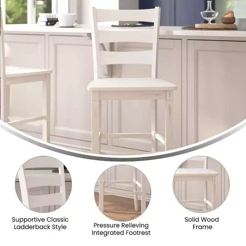 Ensemble de deux tabourets de bar à hauteur de comptoir classiques en bois à dossier échelle avec assise en bois massif