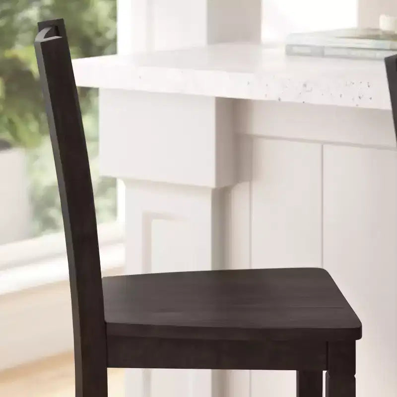 Ensemble de deux tabourets de bar à hauteur de comptoir classiques en bois à dossier échelle avec assise en bois massif